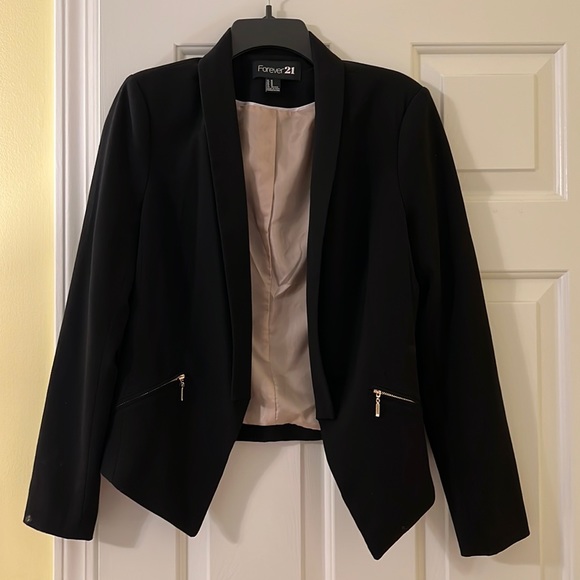 Forever 21 Jackets & Blazers - Forever 21 Black Blazer, size M
